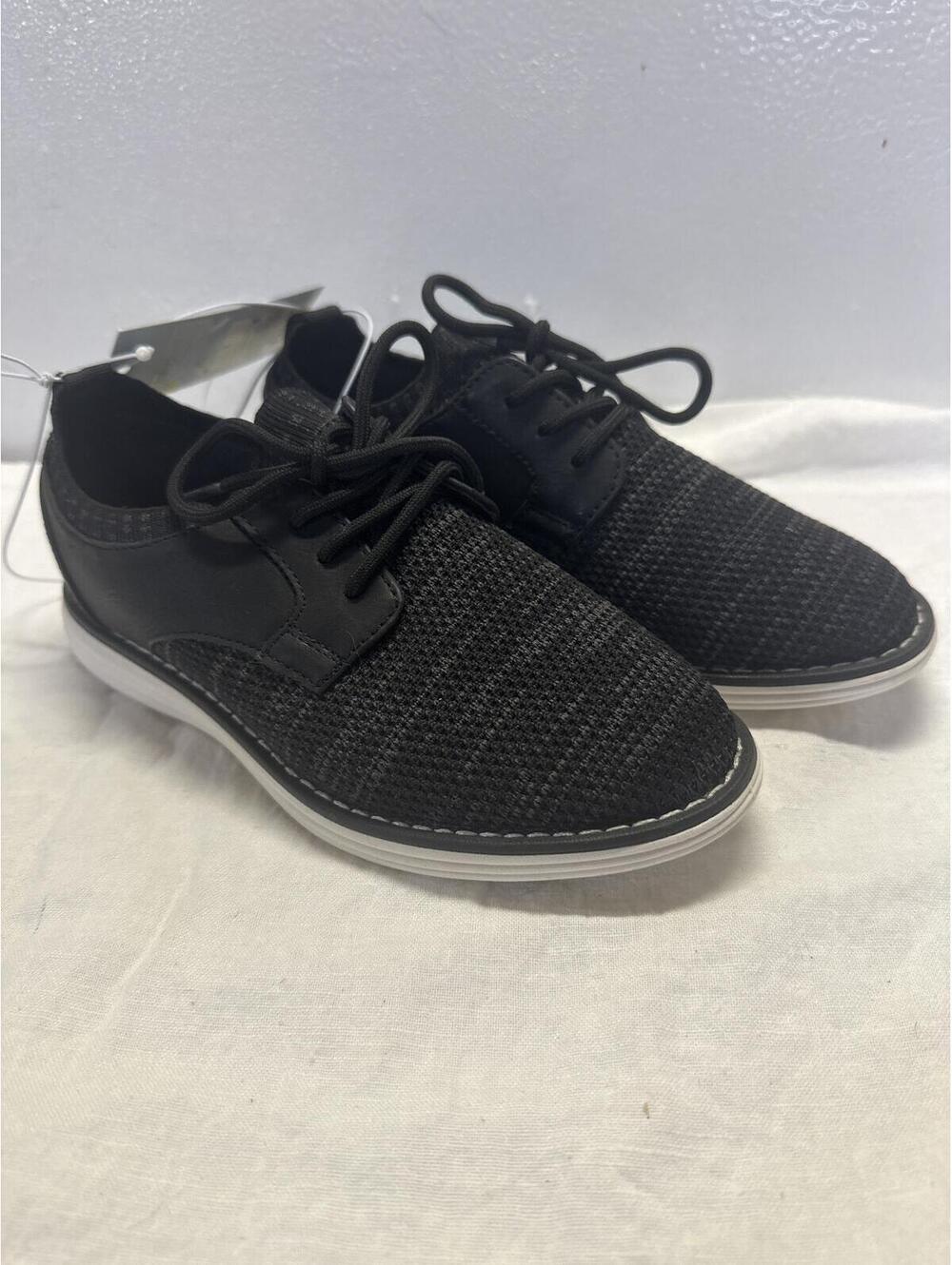 NWT Cat & Jack Boys Dress Sneaker, size 1